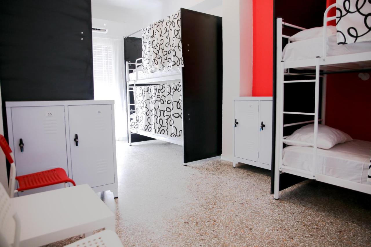 Dingos R&b Capsule hotel
